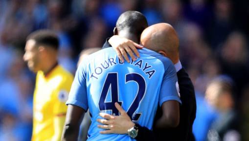 Pep Guardiola Has Conversation With Yaya Toure Pitch-Side as Rumours Mount Over Ivorian's Future