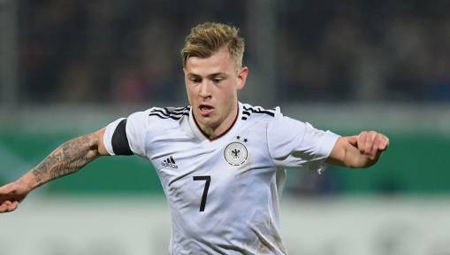 Promising Young Midfielder Max Meyer Free to Leave Schalke With Tottenham Interested