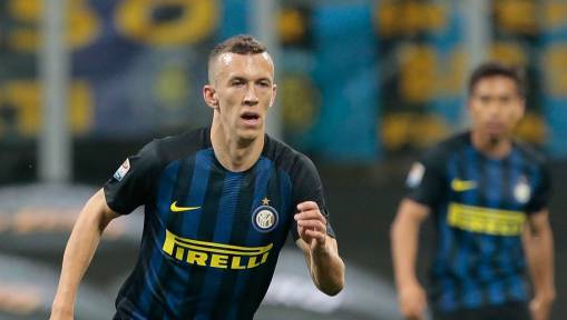 Man Utd Reportedly in 'Advanced Talks' to Sign Inter Winger as Serie A Club Demands Over €45m