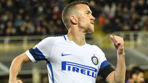 Chelsea Looking to Muscle in on Man Utd Transfer Target as Blues Inquire on Inter Playmaker