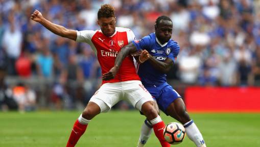 England Star Alex Oxlade-Chamberlain Set to Snub Liverpool Move in Favour of New Deal at Arsenal