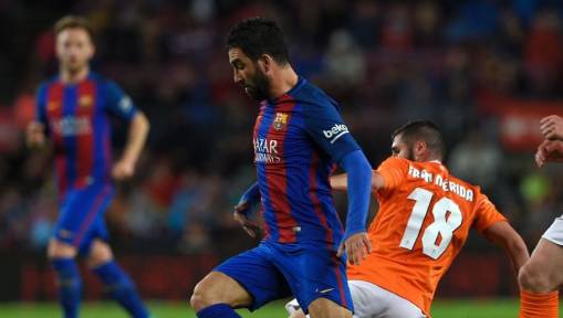 Barcelona Midfielder's Agent Claims Player Is 'Going Nowhere' & Will Fulfill His Contract