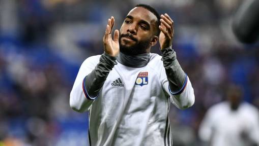 Arsene Wenger Meets With Lyon President as Arsenal Look to Strike £50m Deal for Alexandre Lacazette