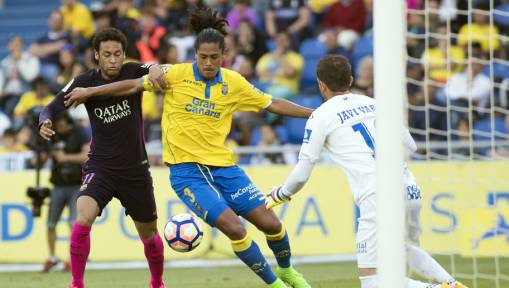 Everton Put Las Palmas Star Talks on Hold After Deal for Burnley's Michael Keane Develops