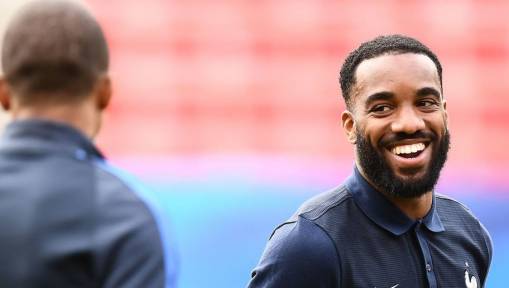 Lyon President Reportedly Flies to London to Discuss Deal for French Striker With Arsenal