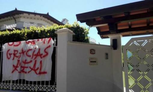 Juventus captain mocked with banner at his house Juventus captain mocked with banner at his house
