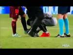 Pitch Invader kisses Messi's boot ! - Barca vs Sporting