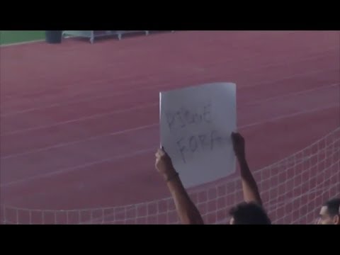 Spain fans boo & whistle at Pique at training