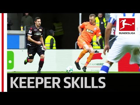 Goalkeeper's skillful recovery