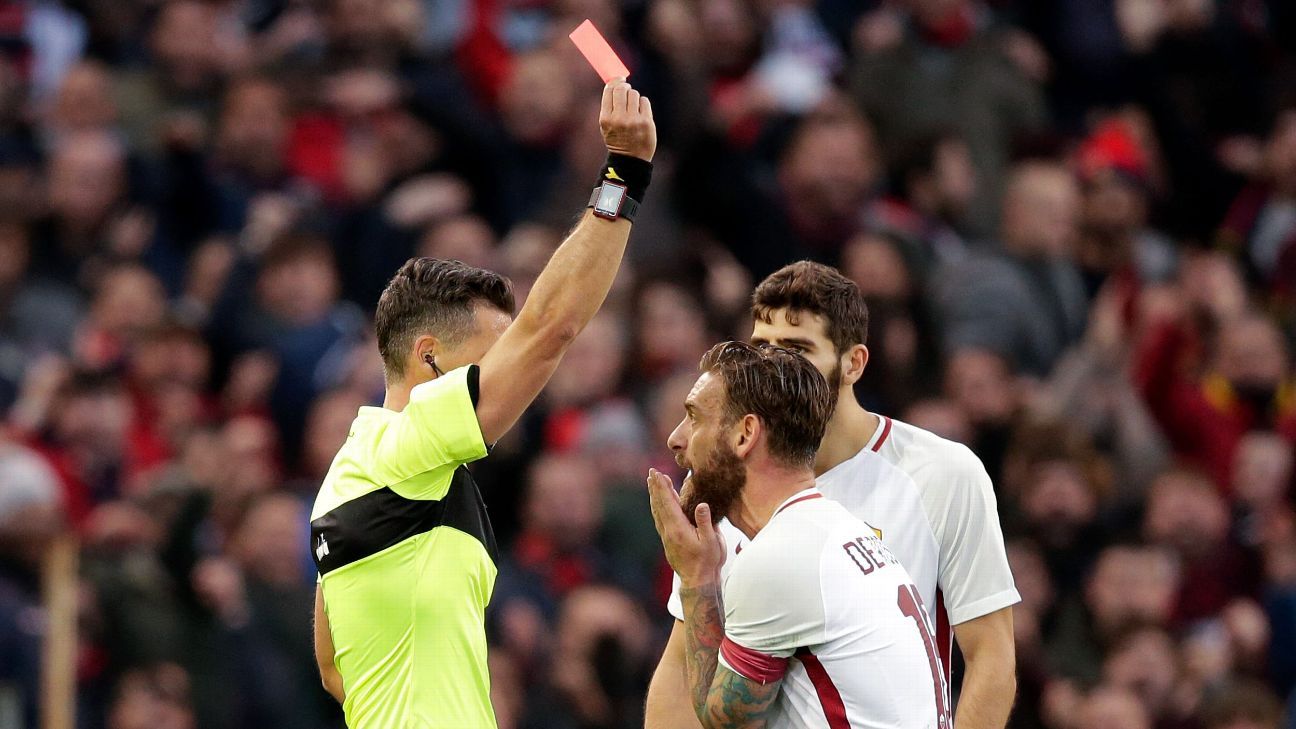 Roma's Daniele De Rossi banned two games for slap against Genoa