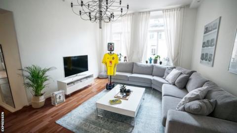 'Take care of the flowers' - Sweden fan house-sits striker's apartment