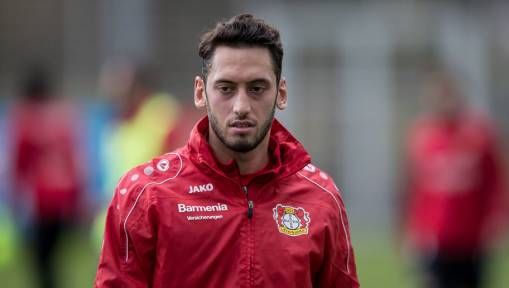 Leverkusen Free-Kick Specialist Talks Up Move to Premier League Amidst Spurs and Arsenal Interest