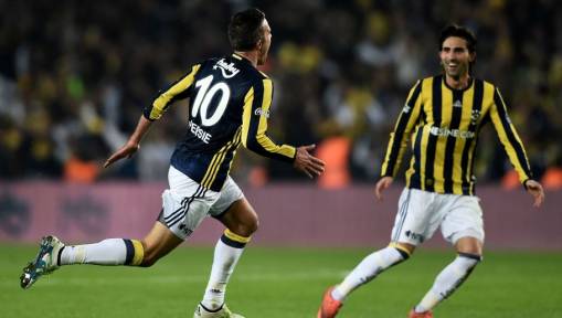 Crystal Palace Emerge as Shock Candidates to Sign Legendary Ex-Arsenal and Manchester United Striker
