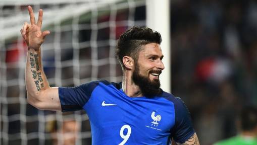 Everton's Giroud Pursuit Back on as Striker Discusses Move With Blues Boss Koeman Over the Phone