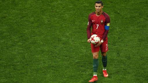 Cristiano Ronaldo's Stunning Girlfriend Sparks Pregnancy Rumours After 'Baby Bump' Holiday Pictures