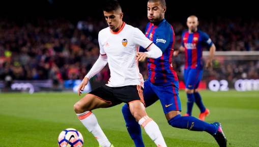 Spurs & Juventus Consider Move for Valencia Defender After Both Clubs Lose Key Men