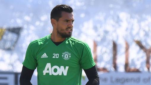 Manchester United Goalkeeper Sergio Romero Officially Signs New 4-Year Contract