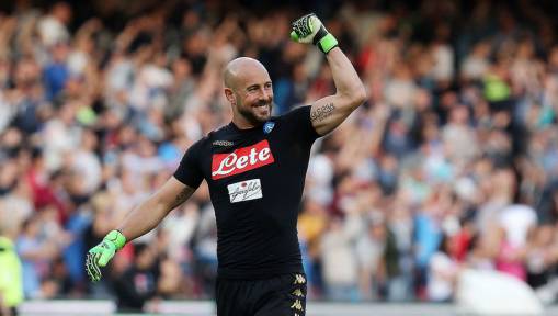 Napoli Offer Manchester City Target Pepe Reina New Contract as Bravo Future in Question