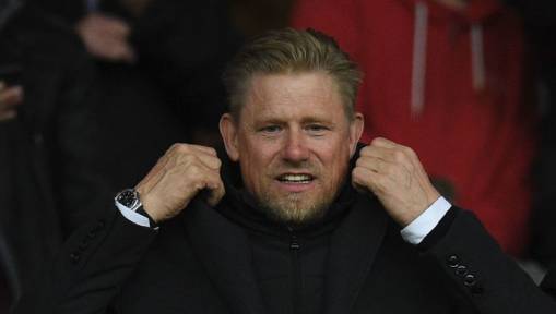 Premier League Legend Makes Extraordinary Claim Concerning Stoppers Loris Karius & Manuel Neuer