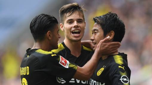 Bundesliga leaders Borussia Dortmund edge past Augsburg