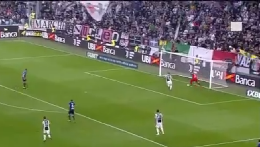 VIDEO: Gonzalo Higuain Is More Than Hard Done by as He Somehow Fails to Score From a Yard Out