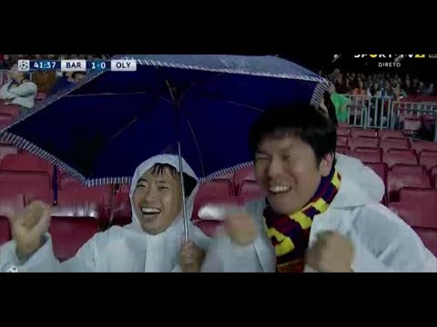 Two "Barcelona fans" wrongly celebrate Pique red card