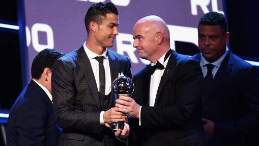 Trending: Ronaldo beats Messi to FIFA award