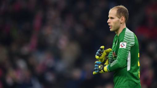 Premier League Rivals Arsenal & Chelsea Monitoring Former Liverpool Keeper Peter Gulacsi
