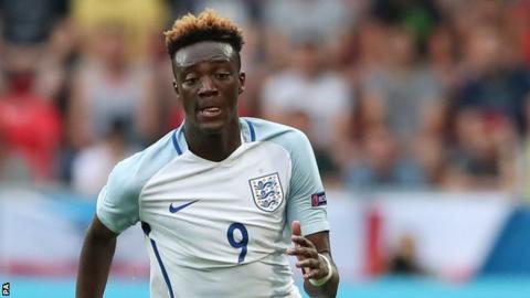 England: Tammy Abraham, Joe Gomez & Ruben Loftus-Cheek called up