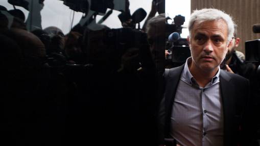 Mourinho arrives at court for tax case