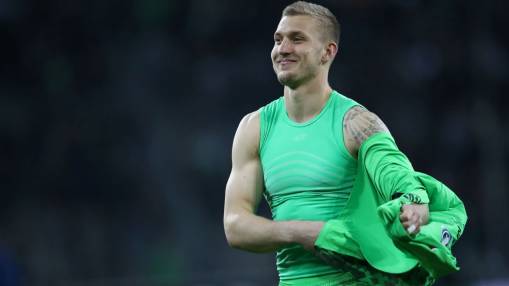 Mainz keeper Robin Zentner: I mistook penalty spot for the ball in air-kick