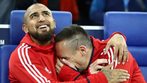 WATCH: Bayern Munich Star Arturo Vidal Defies Logic With Outrageous Training Trick-Shot