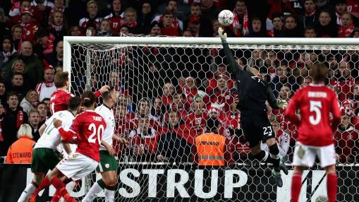 Schmeichel: Denmark's pitch 'horrendous'