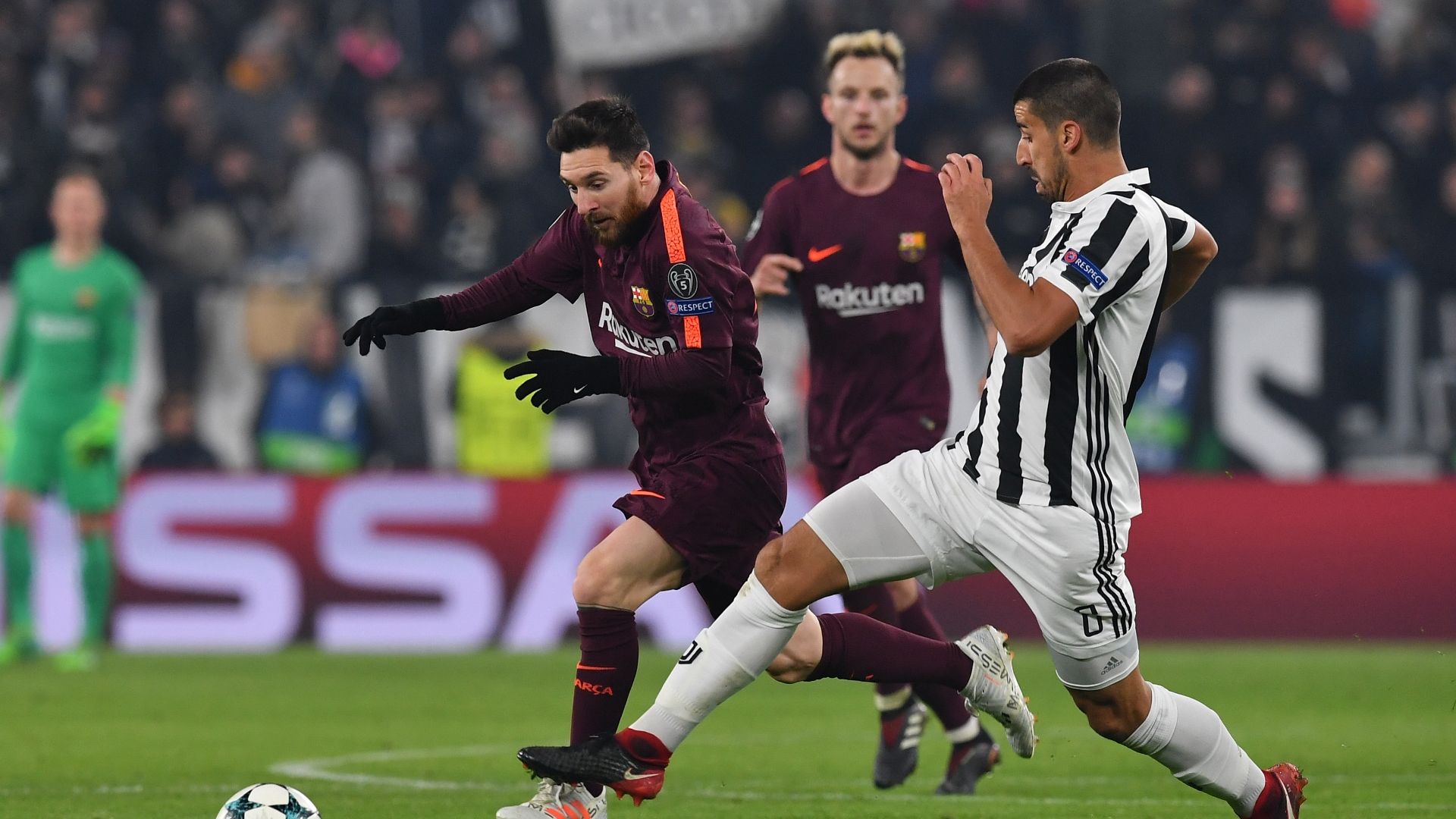 Draw at Juve sees Barca reach round of 16