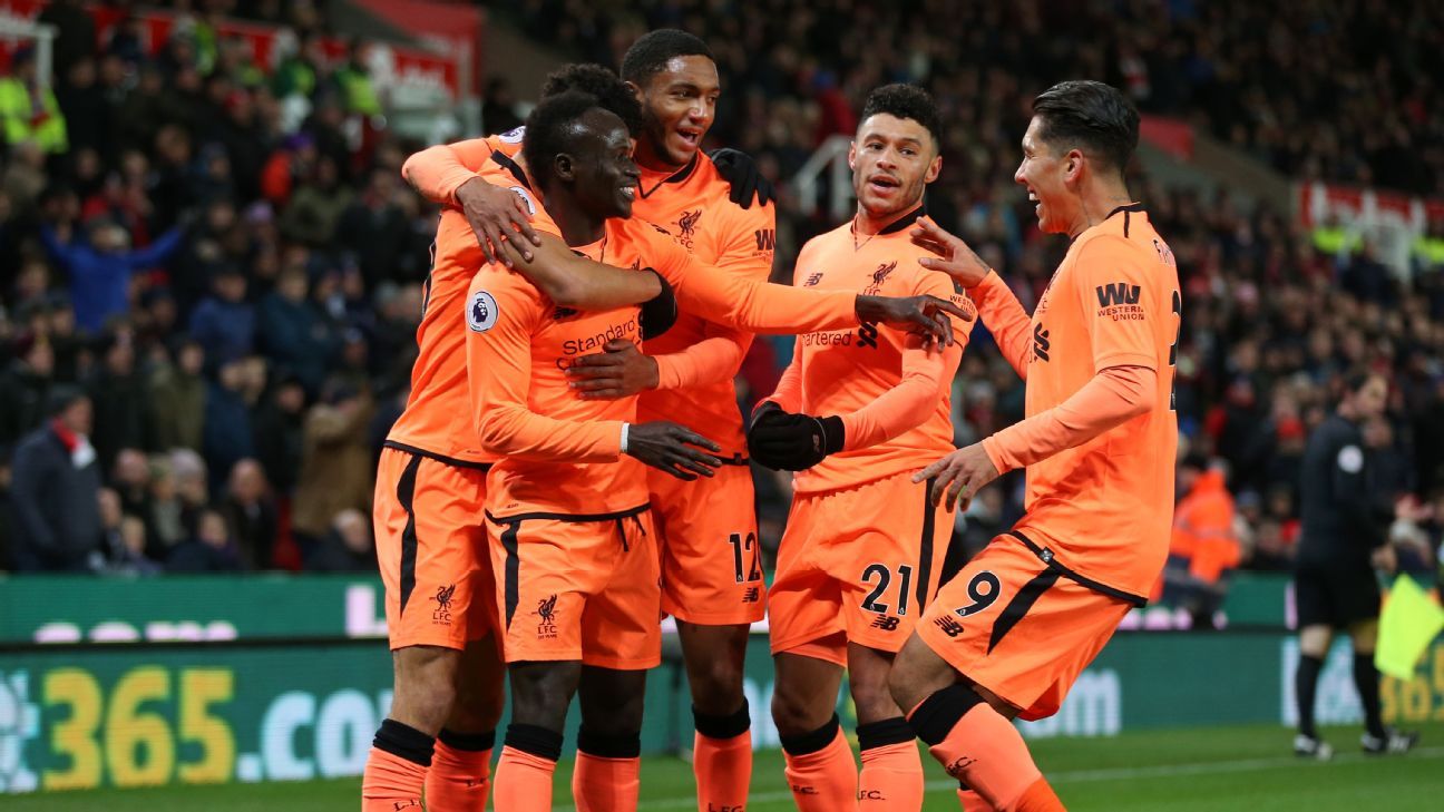 Jurgen Klopp, Mark Hughes at odds over card issued to Simon Mignolet