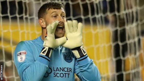 Fielding signs new Bristol City contract