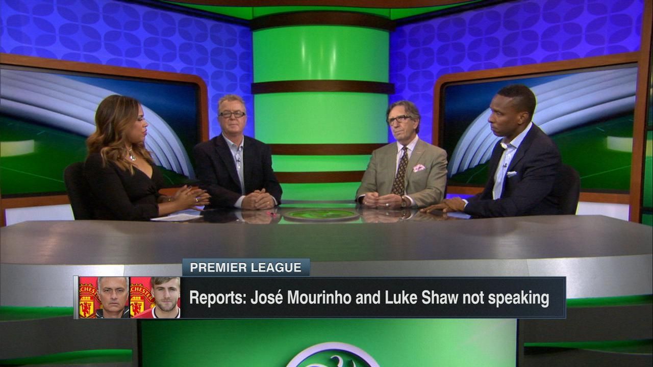 Shaw leaving Man Utd; Barca monitor Ozil