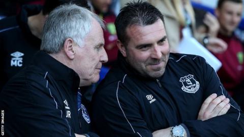 Royle leaves Everton backroom role