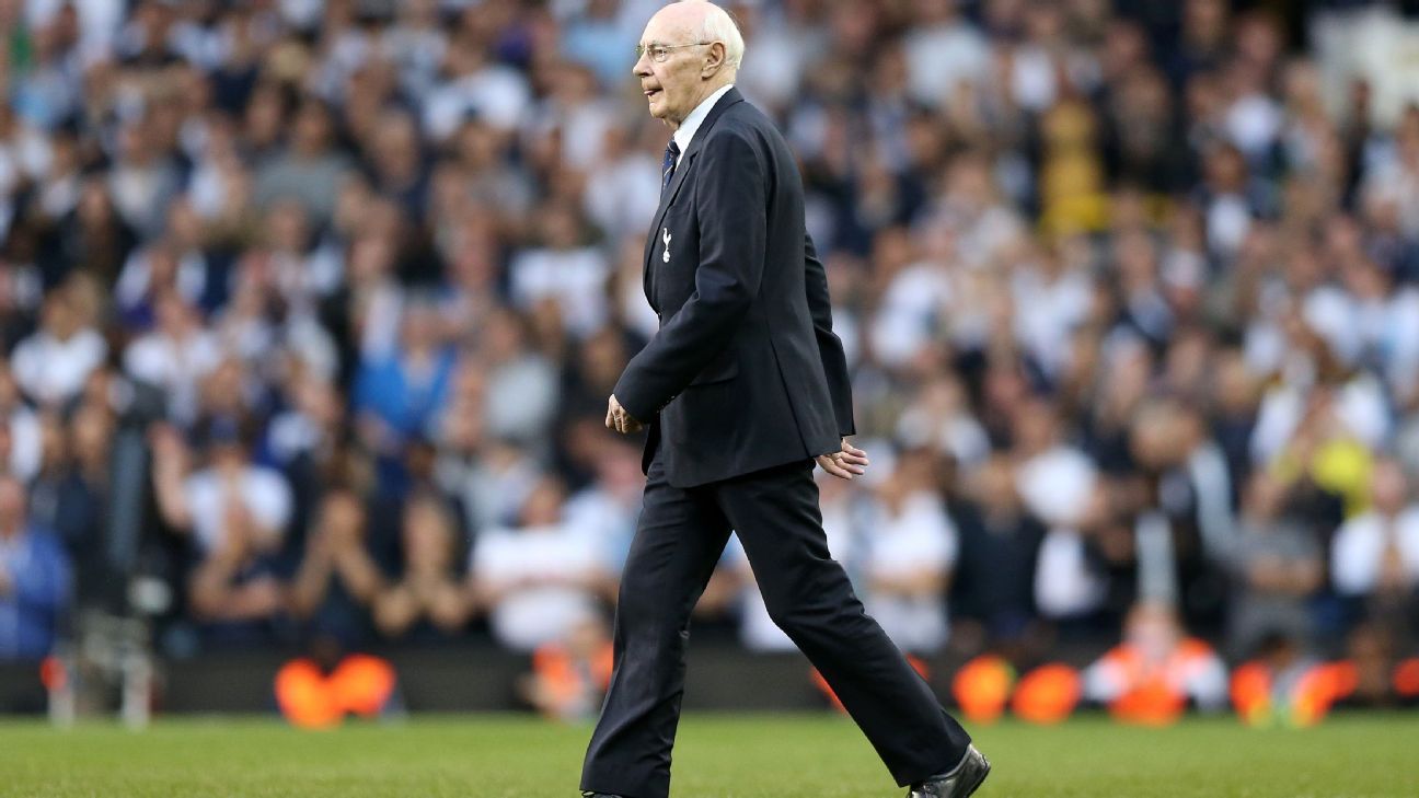 Tottenham Hotspur and Dundee legend Alan Gilzean dies aged 79