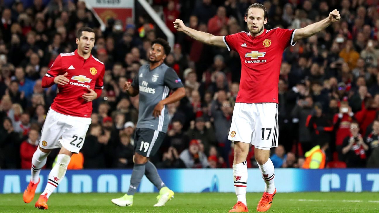 Manchester United announce Daley Blind departure to Ajax