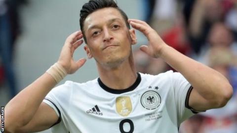 Criticism and sympathy - how Ozil saga divided German football