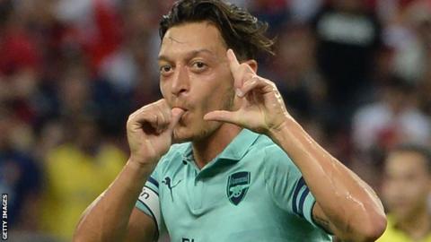 Lacazette nets twice as Arsenal thump PSG 5-1