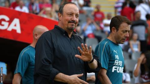 'Fans need to be concerned' - Benitez worried after Braga defeat