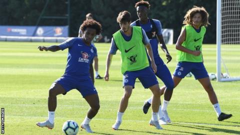 'No Willian problem' but Sarri unsure on Courtois