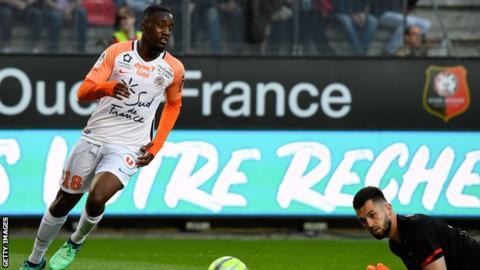 Isaac Mbenza: Huddersfield sign winger on transfer deadline day