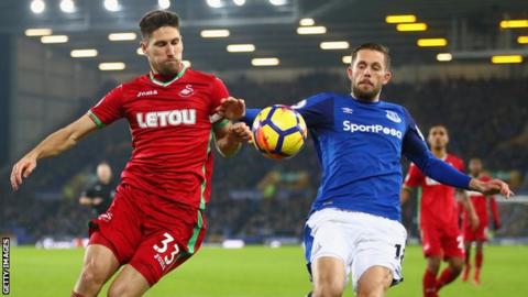 Newcastle sign defender Fernandez from Swansea