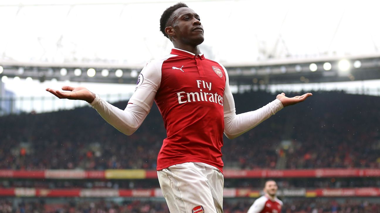 Arsenal's Danny Welbeck training at left-back amid injury crisis