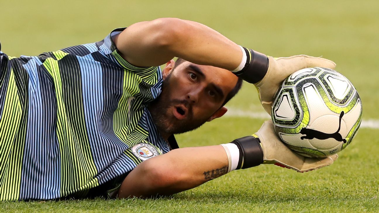 Claudio Bravo ruptures Achilles tendon at Manchester City training