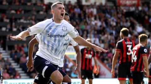 Everton's Keane taken to hospital after head clash