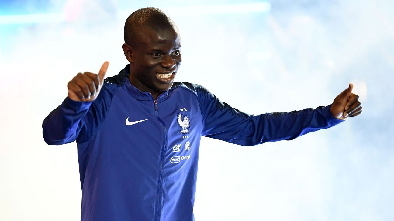 Chelsea's N'Golo Kante plays FIFA, has dinner with new friends after missing train